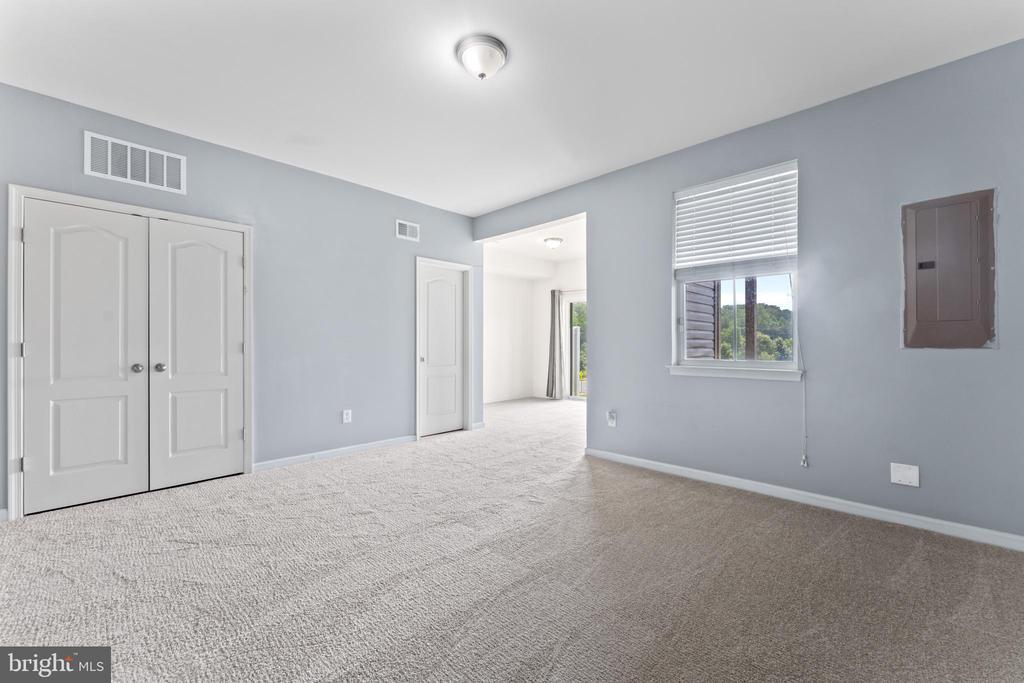 1418 HUDGINS FARM CIRCLE