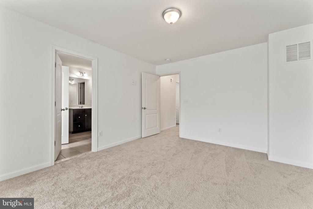 1418 HUDGINS FARM CIRCLE