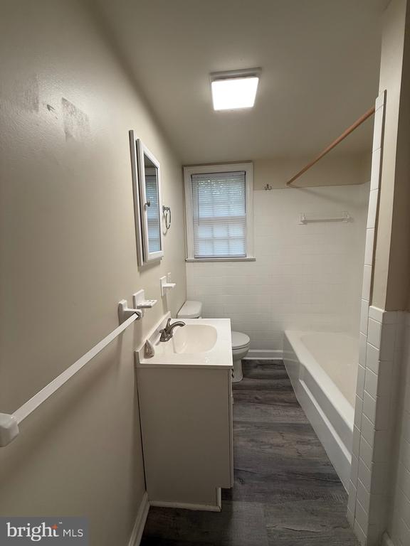 1212 PAYNE STREET B- LOWER UNIT