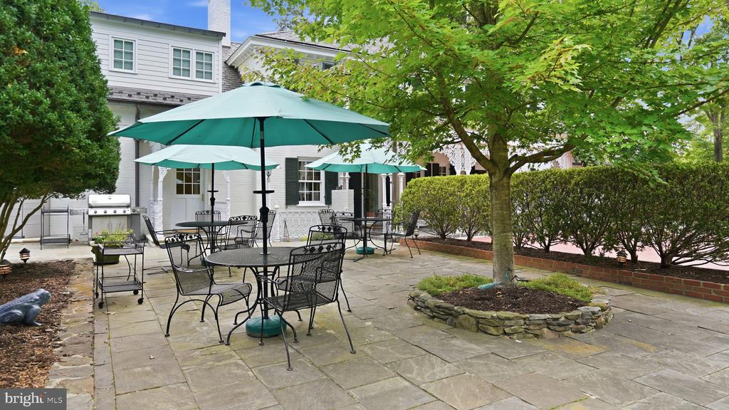 812 Beverly Dr, -5202, United States