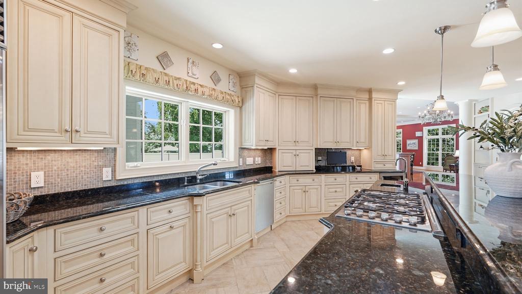 812 Beverly Dr, -5202, United States