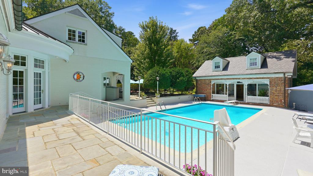 812 Beverly Dr, -5202, United States