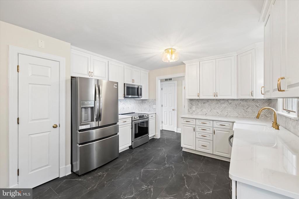 408 RIVERSIDE DRIVE