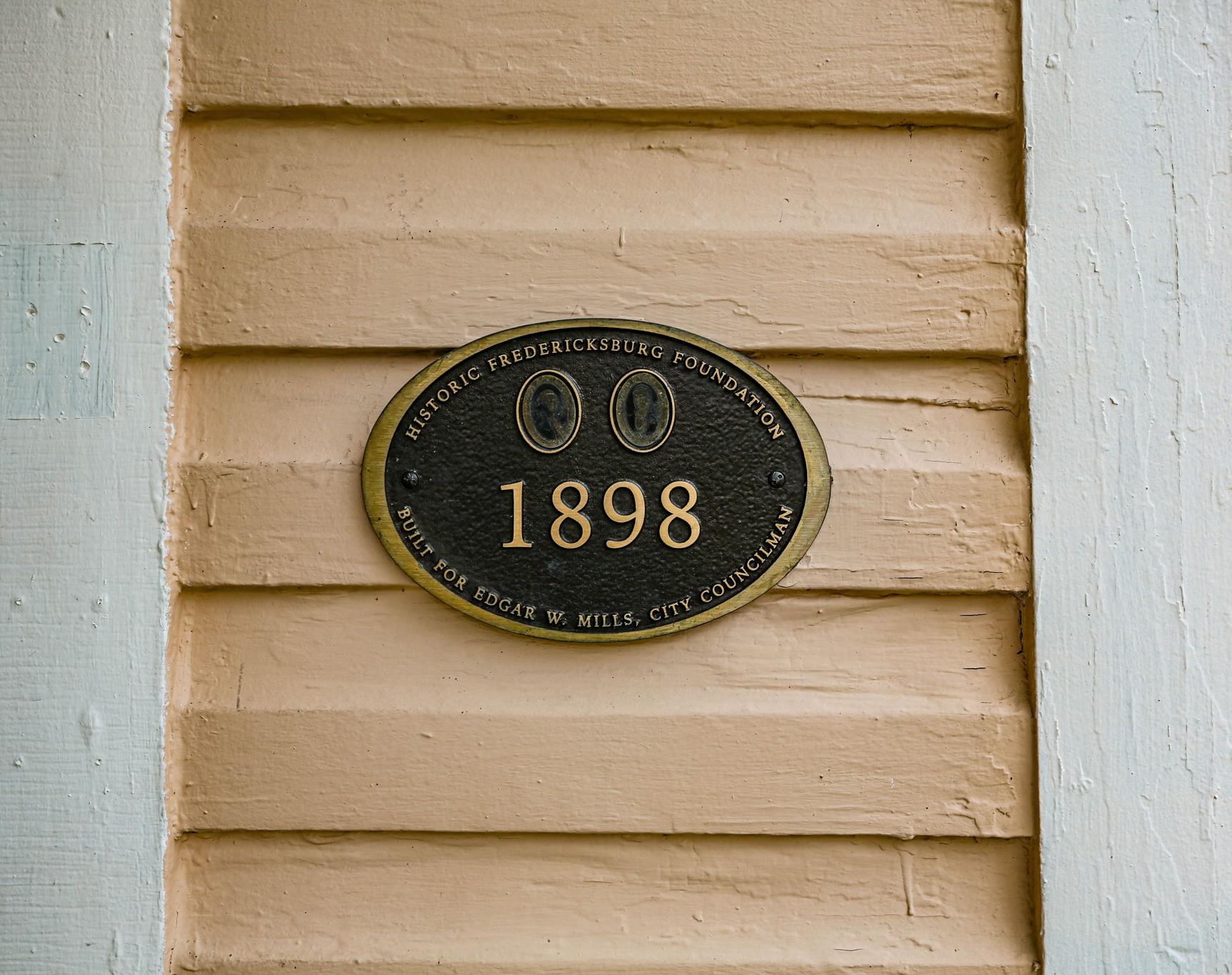 1518 CAROLINE STREET