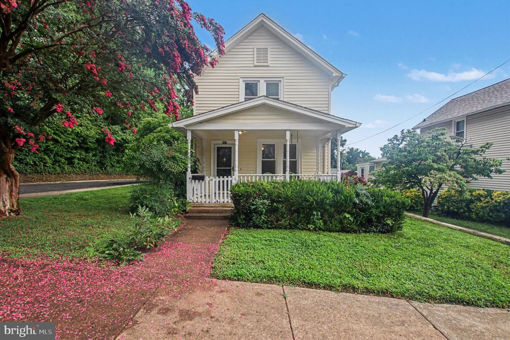923 MONUMENT AVENUE