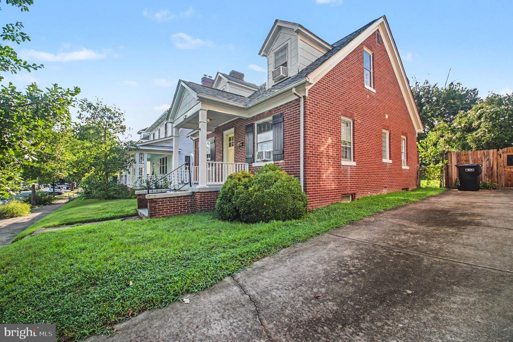 814 BROMPTON STREET