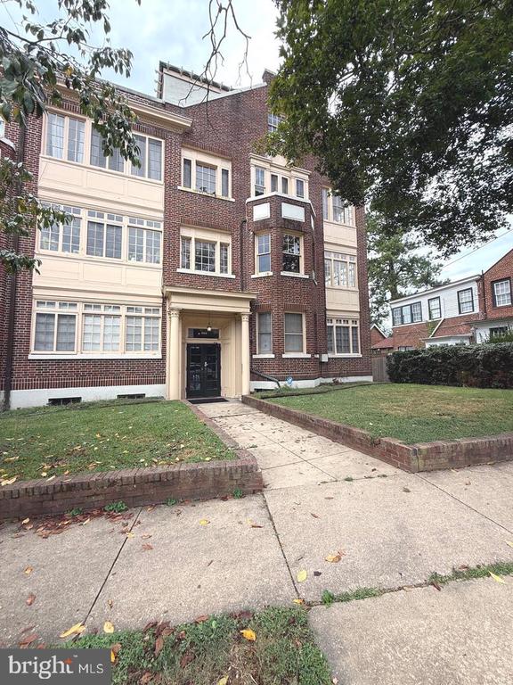 702 PRINCE EDWARD STREET Unit: 2