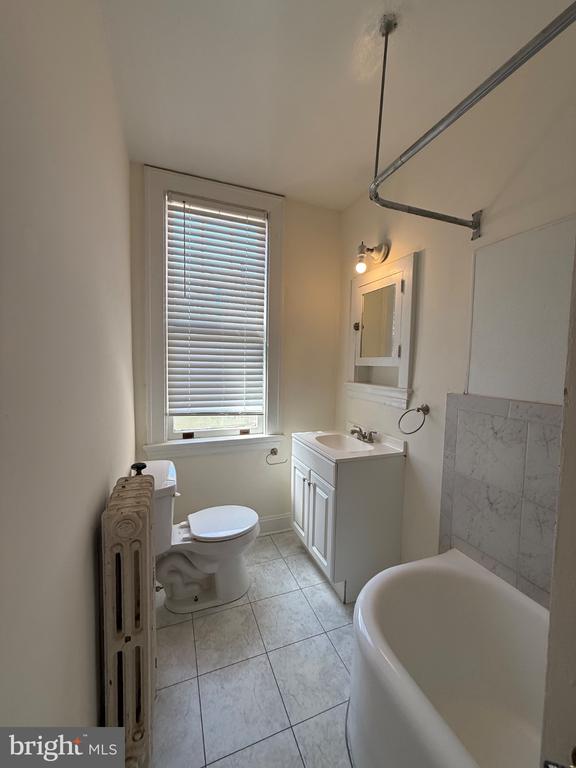 702 PRINCE EDWARD STREET Unit: 2