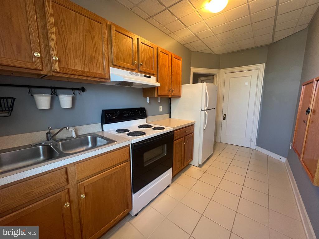 403 WILLIAM STREET Unit: 1