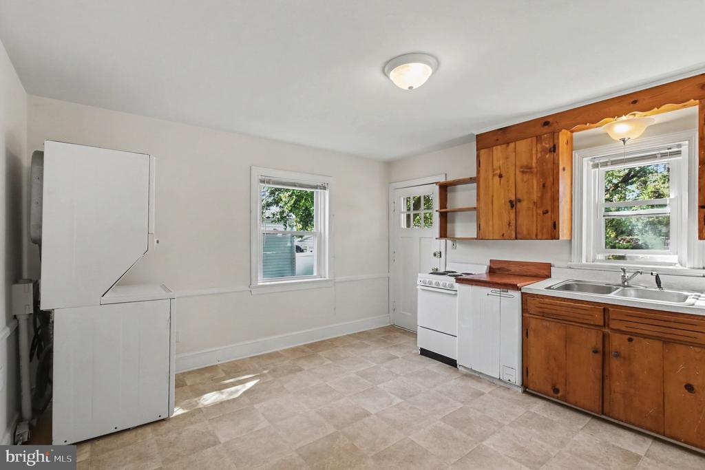 222 HILLCREST DRIVE