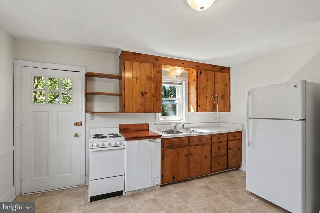 222 HILLCREST DRIVE