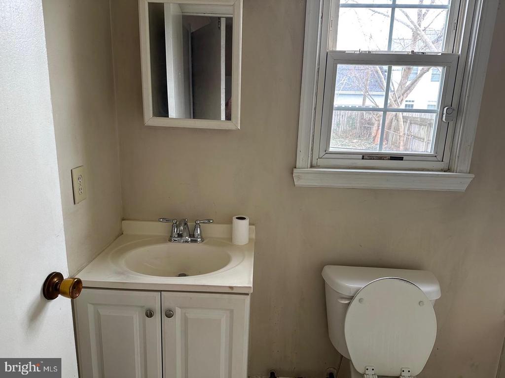 1605 CHARLES STREET Unit: APT C