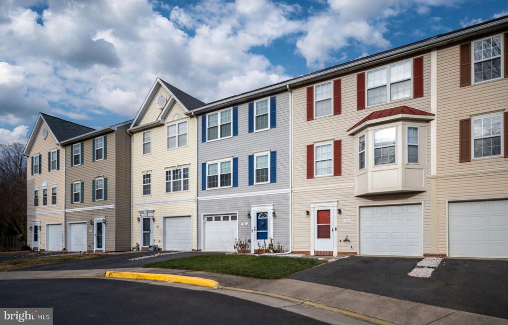 787 GENERAL WALLACE COURT