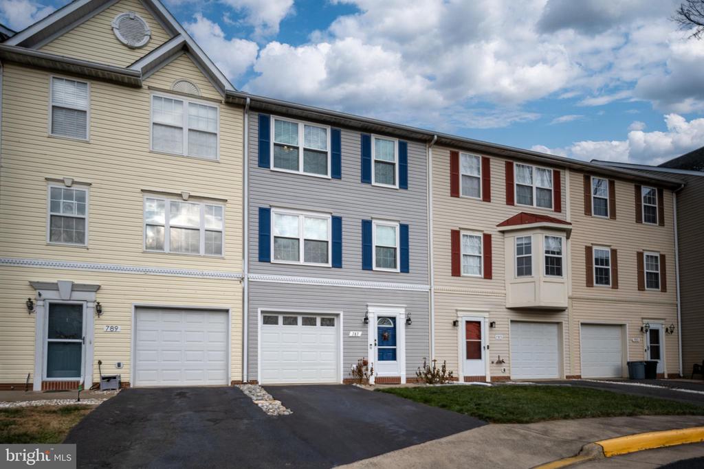 787 GENERAL WALLACE COURT