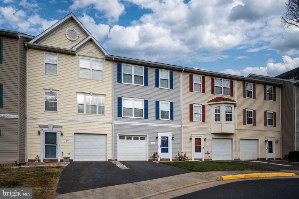 787 GENERAL WALLACE COURT