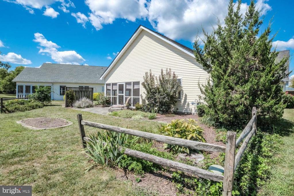 106 CANDLEWICK DRIVE