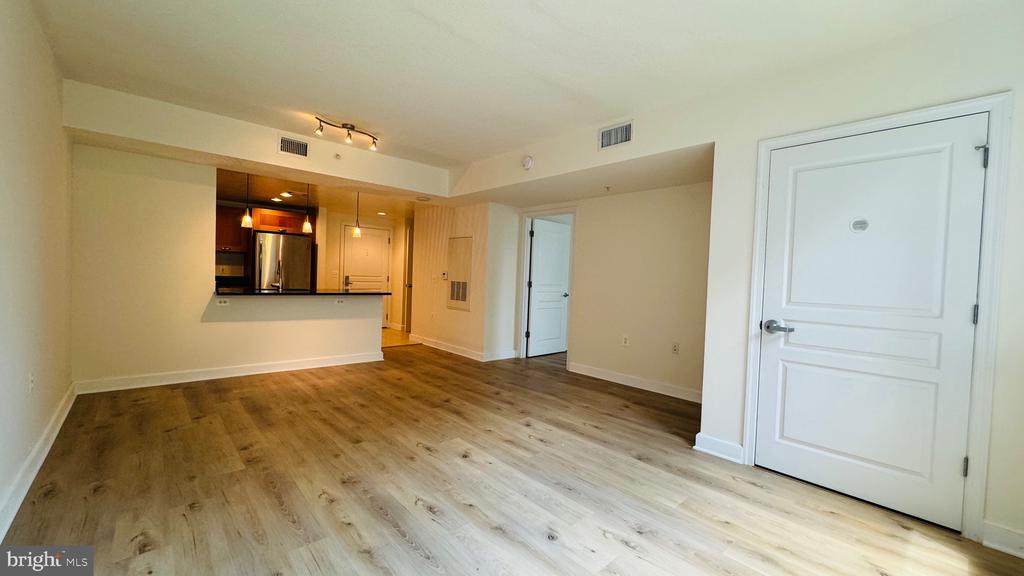 2451 MIDTOWN AVENUE 210