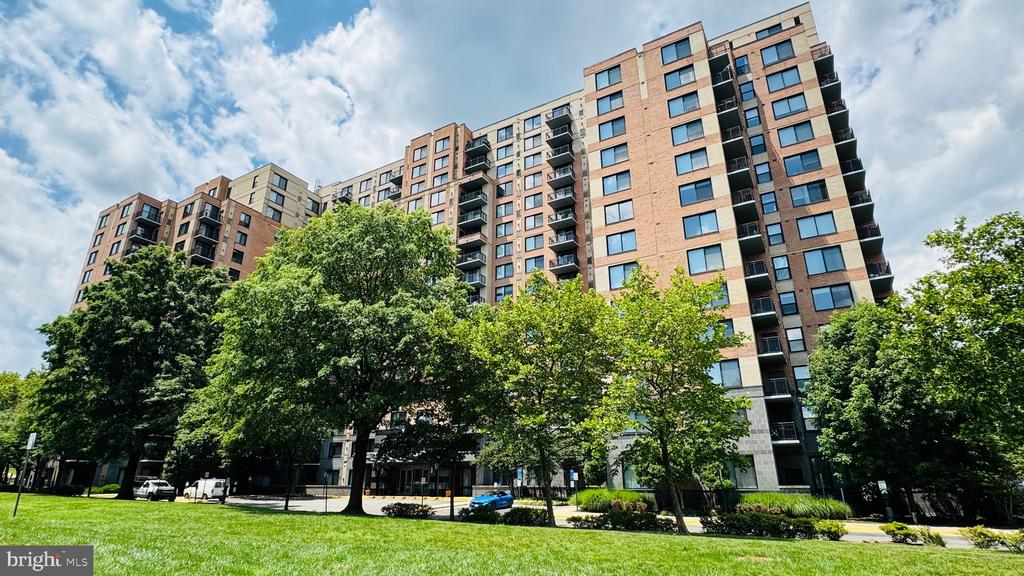 2451 MIDTOWN AVENUE 210
