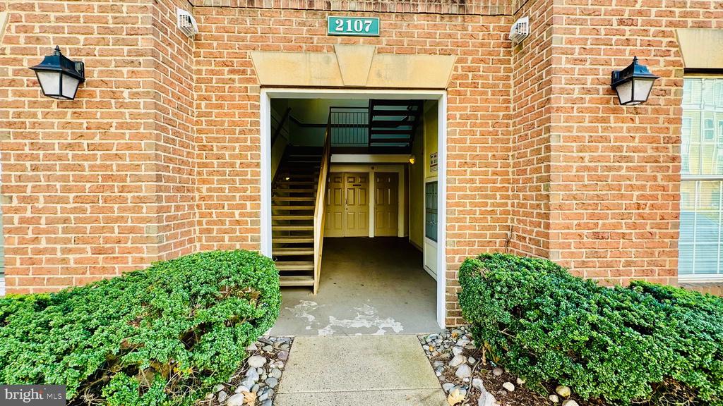 2107 HIGHCOURT LANE 201
