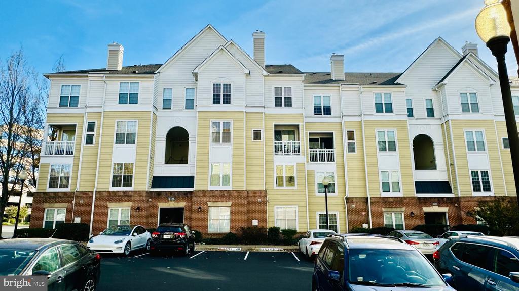 2107 HIGHCOURT LANE 201