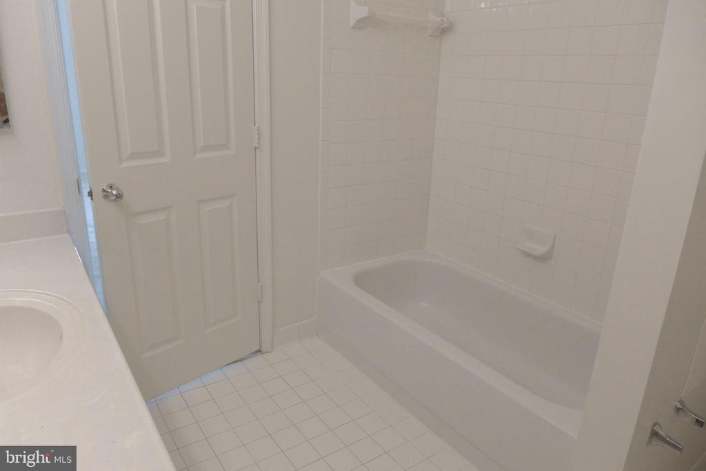 2107 HIGHCOURT LANE 201