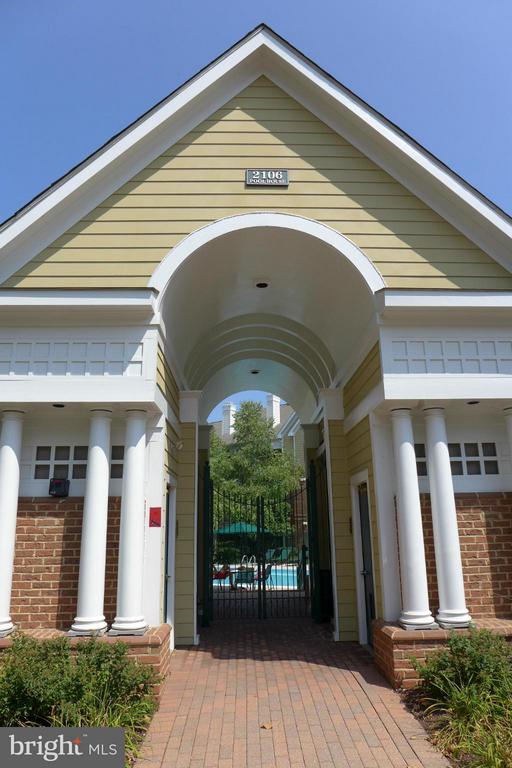 2107 HIGHCOURT LANE 201