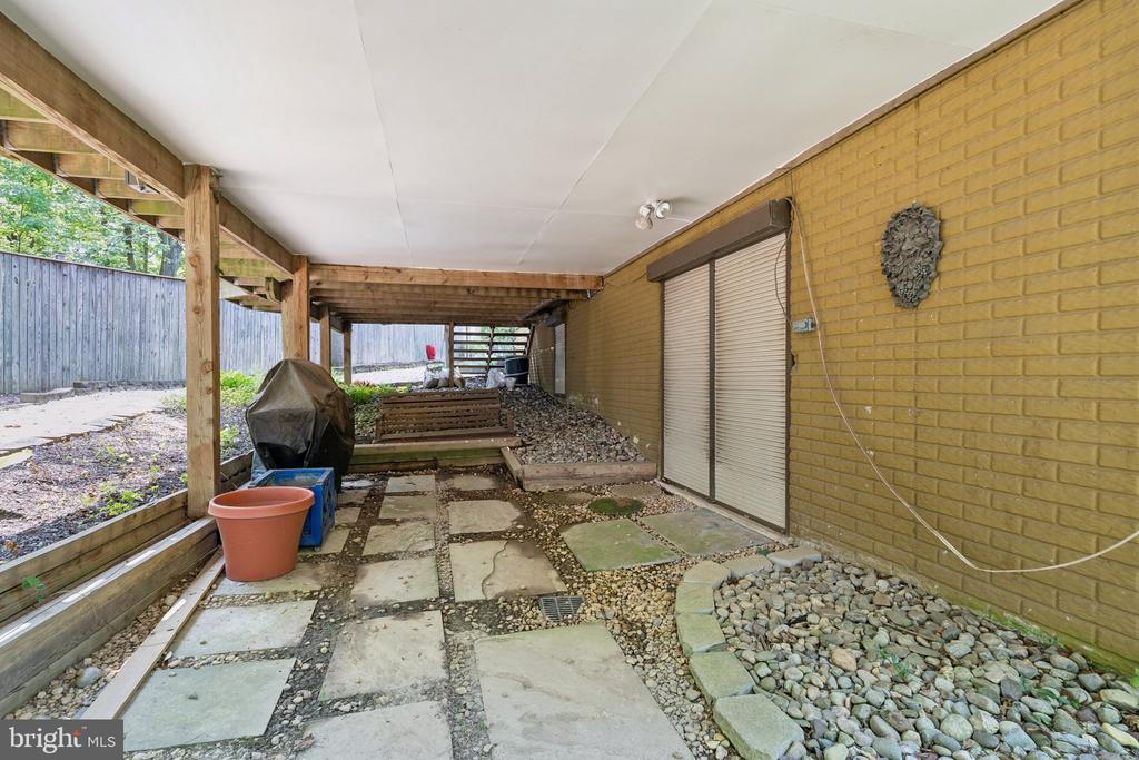 8740 SHADOW LAWN COURT