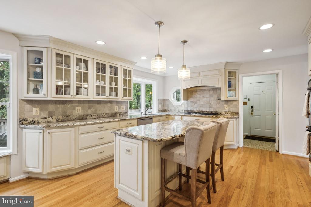 8740 SHADOW LAWN COURT