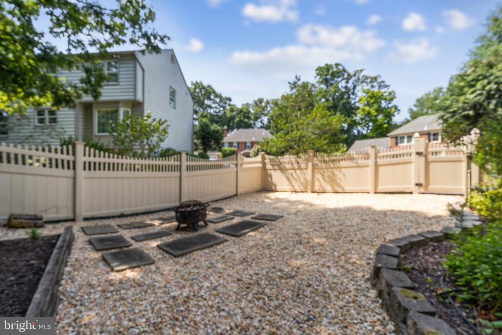 8740 SHADOW LAWN COURT