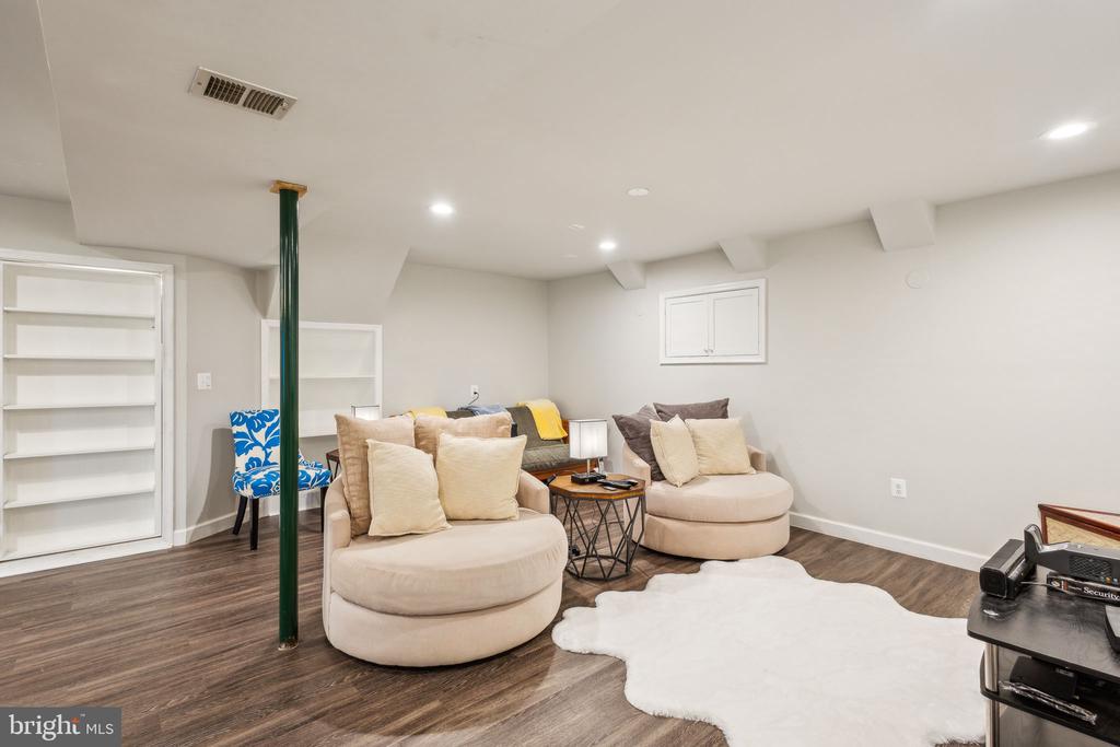 8740 SHADOW LAWN COURT