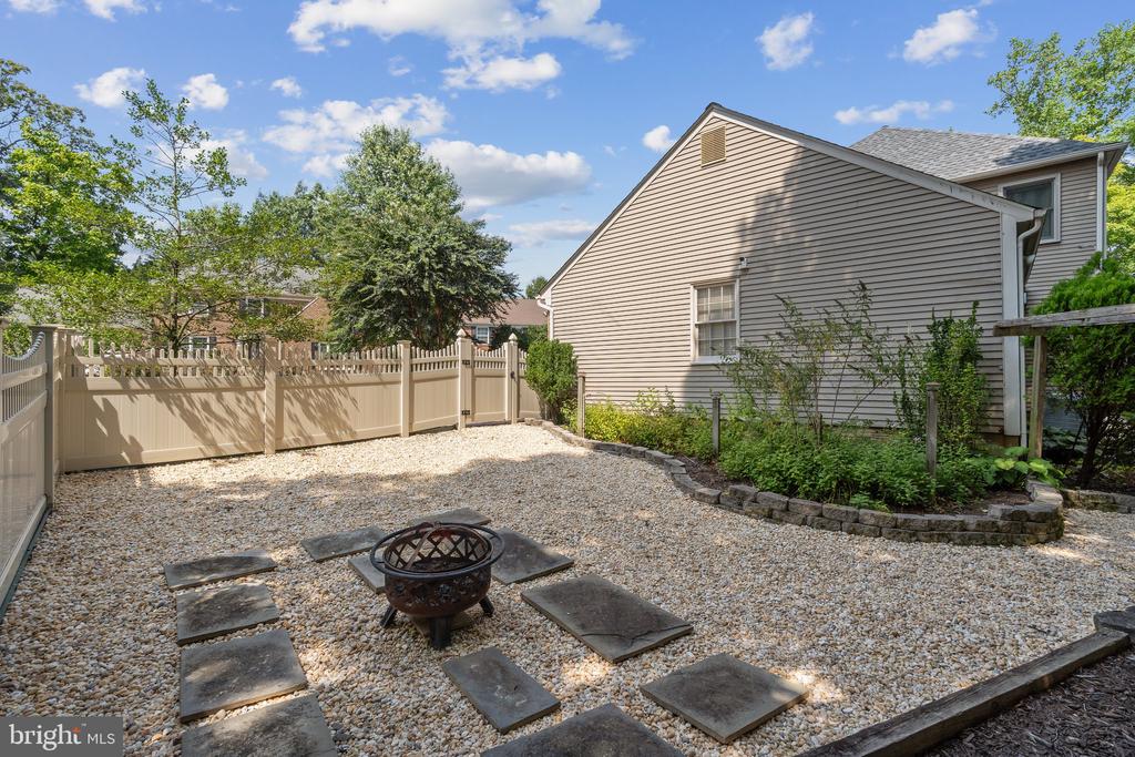 8740 SHADOW LAWN COURT