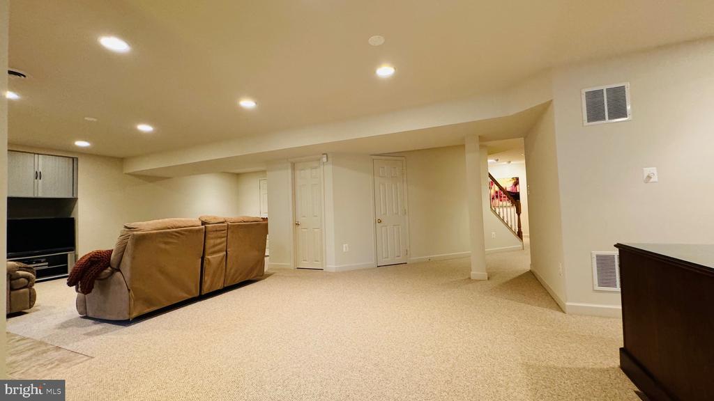 3764 CENTER WAY