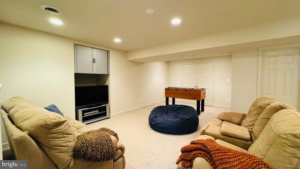 3764 CENTER WAY