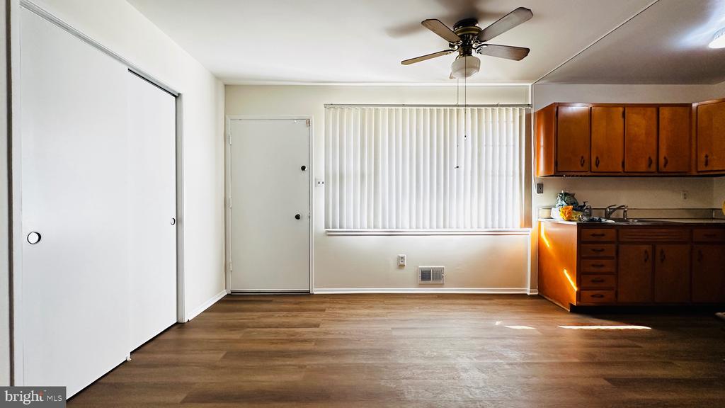 5207 QUEENSBERRY AVENUE