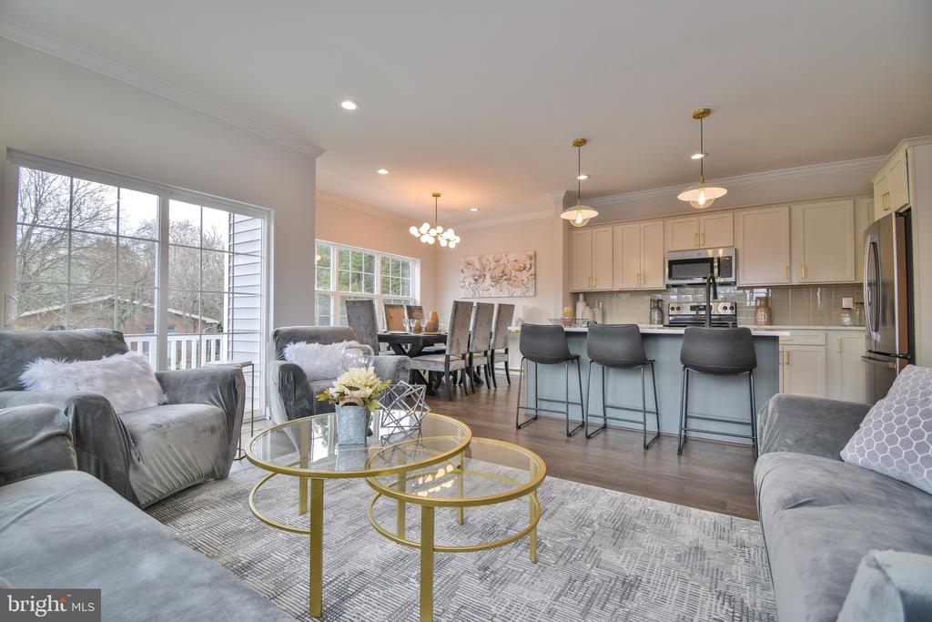 8278 SAFARIAN WAY