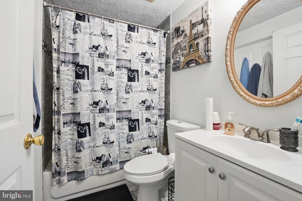 8706 PINNACLE ROCK COURT