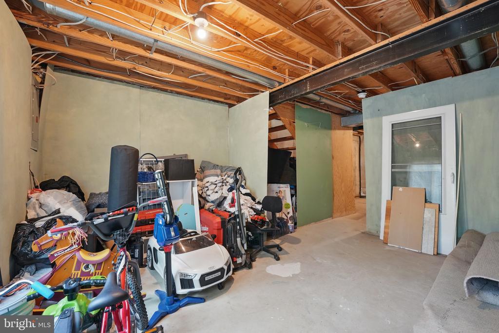 8706 PINNACLE ROCK COURT