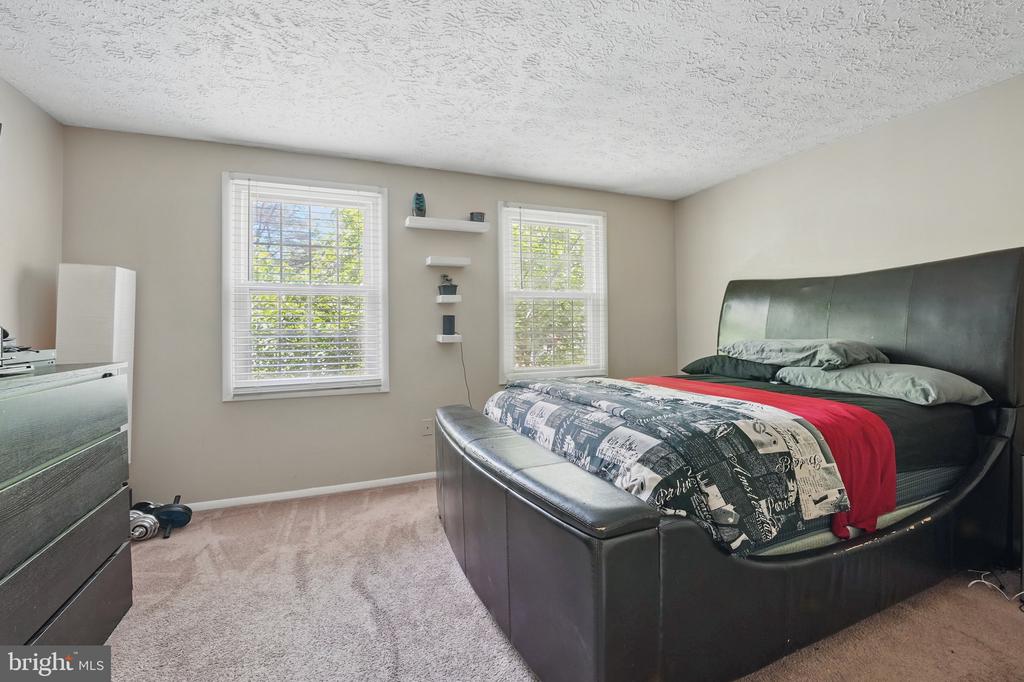 8706 PINNACLE ROCK COURT