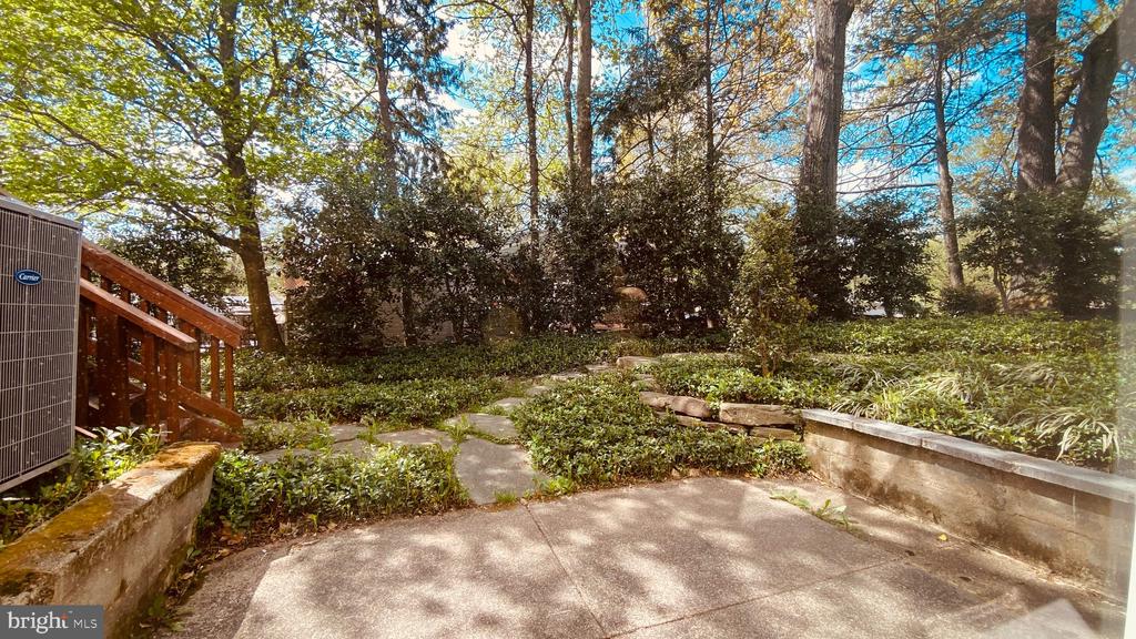 9203 SHARI DRIVE