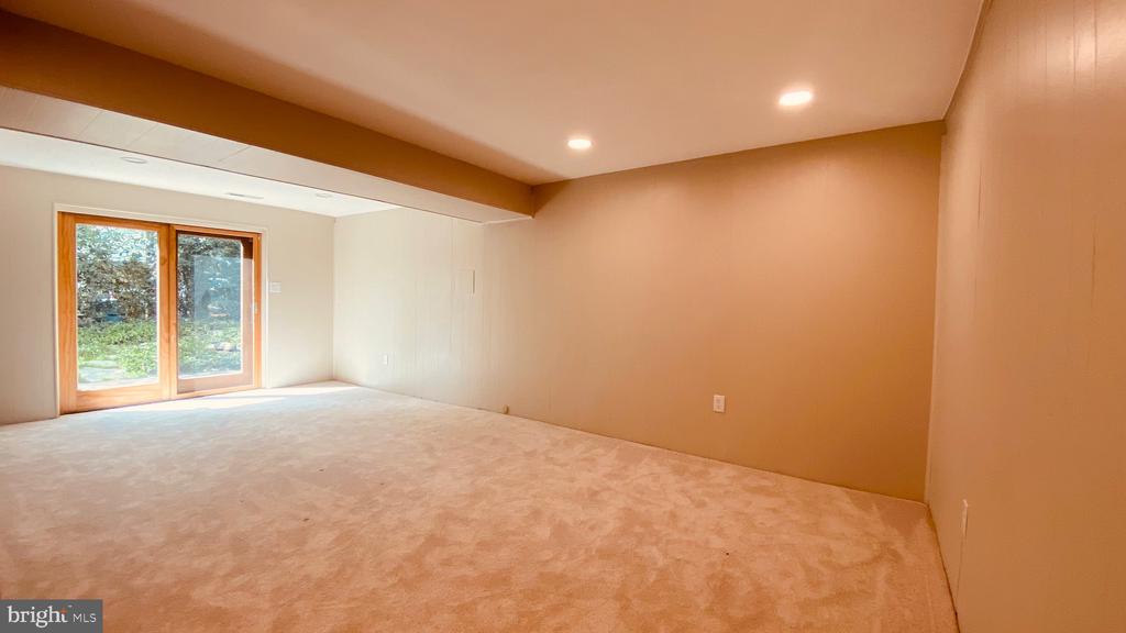 9203 SHARI DRIVE