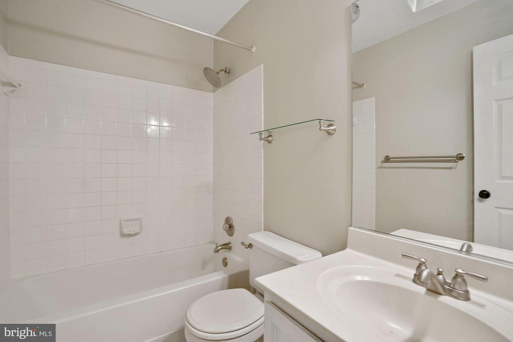 5136 GLEN MEADOW DRIVE