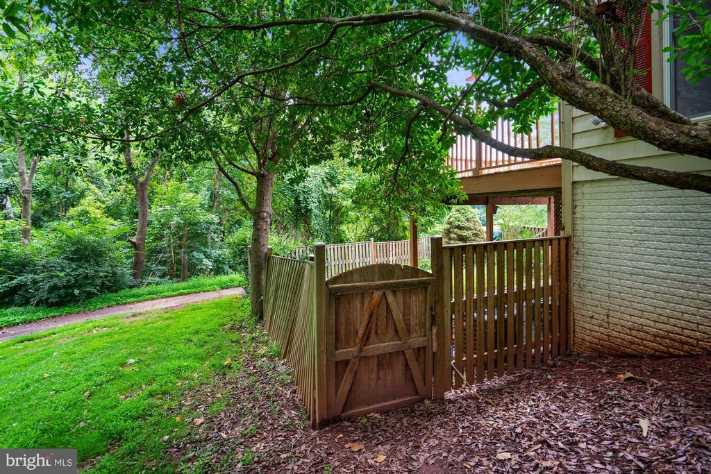 5136 GLEN MEADOW DRIVE