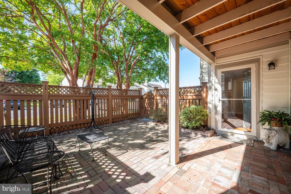 6052 ESSEX HOUSE SQUARE A 6052A