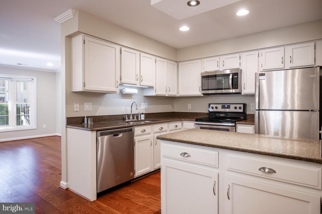 6052 ESSEX HOUSE SQUARE A 6052A