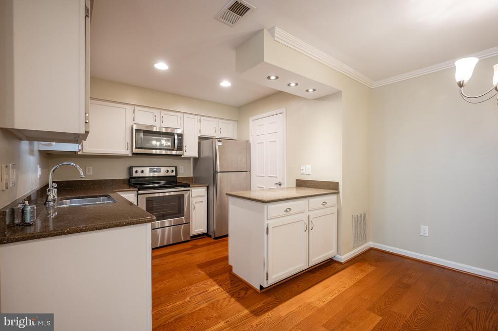 6052 ESSEX HOUSE SQUARE A 6052A