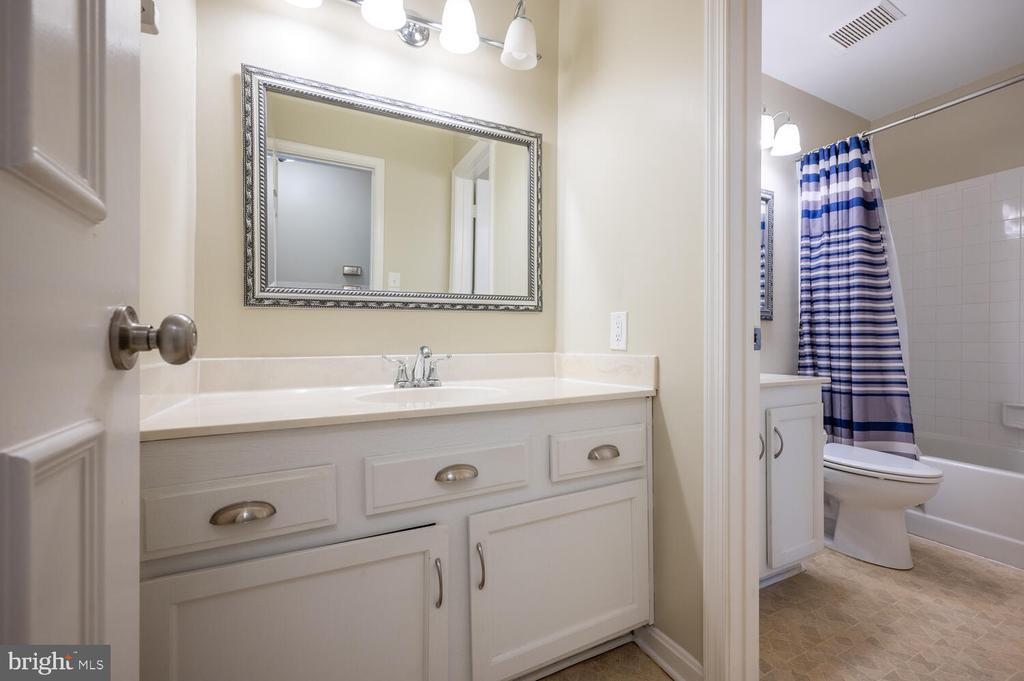 6052 ESSEX HOUSE SQUARE A 6052A