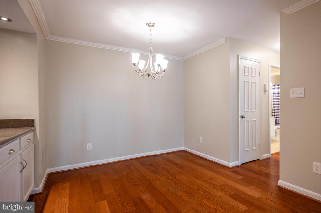 6052 ESSEX HOUSE SQUARE A 6052A