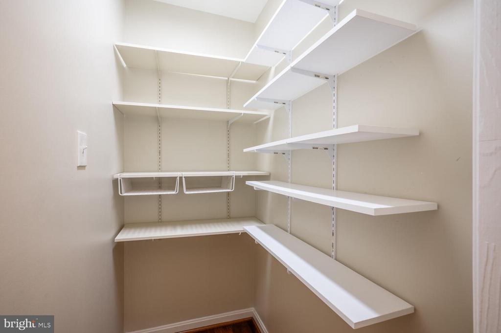 6052 ESSEX HOUSE SQUARE A 6052A