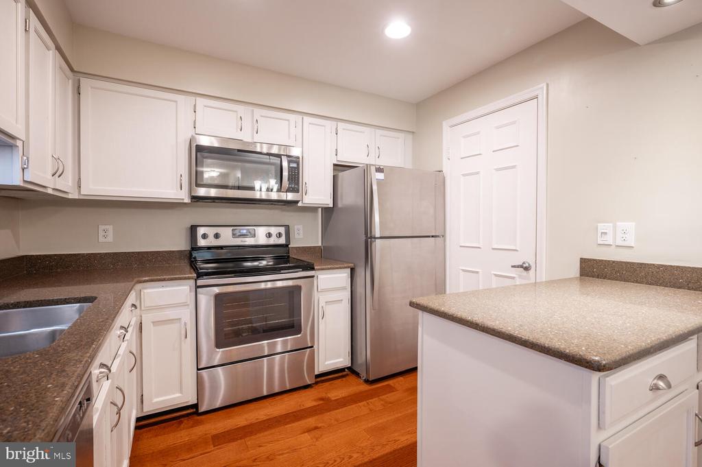 6052 ESSEX HOUSE SQUARE A 6052A