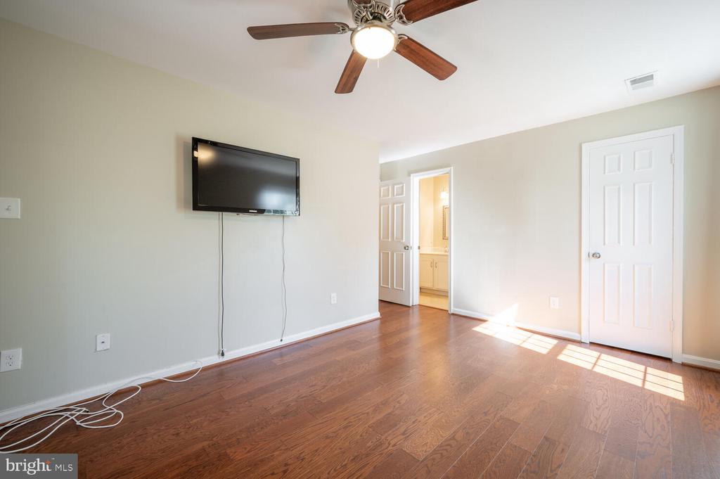 6052 ESSEX HOUSE SQUARE A 6052A